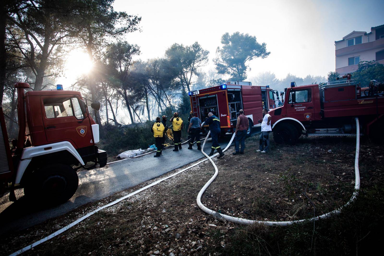 Vatrogasci gase pozar koji je u popodnevnim satima buknuo na Čiovu