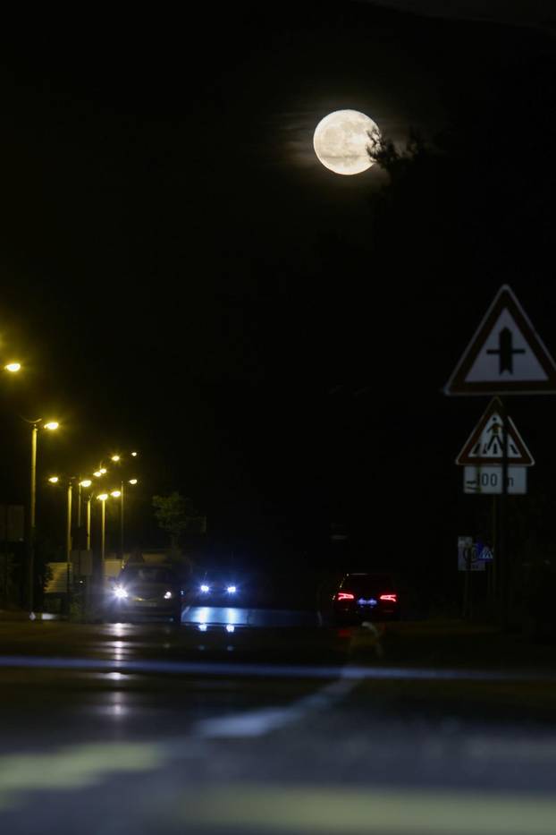 Kožino: Puni svibanjski cvjetni Mjesec