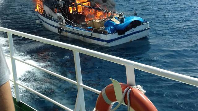 Požar progutao ribarski brod: Kriv je kvar na instalacijama