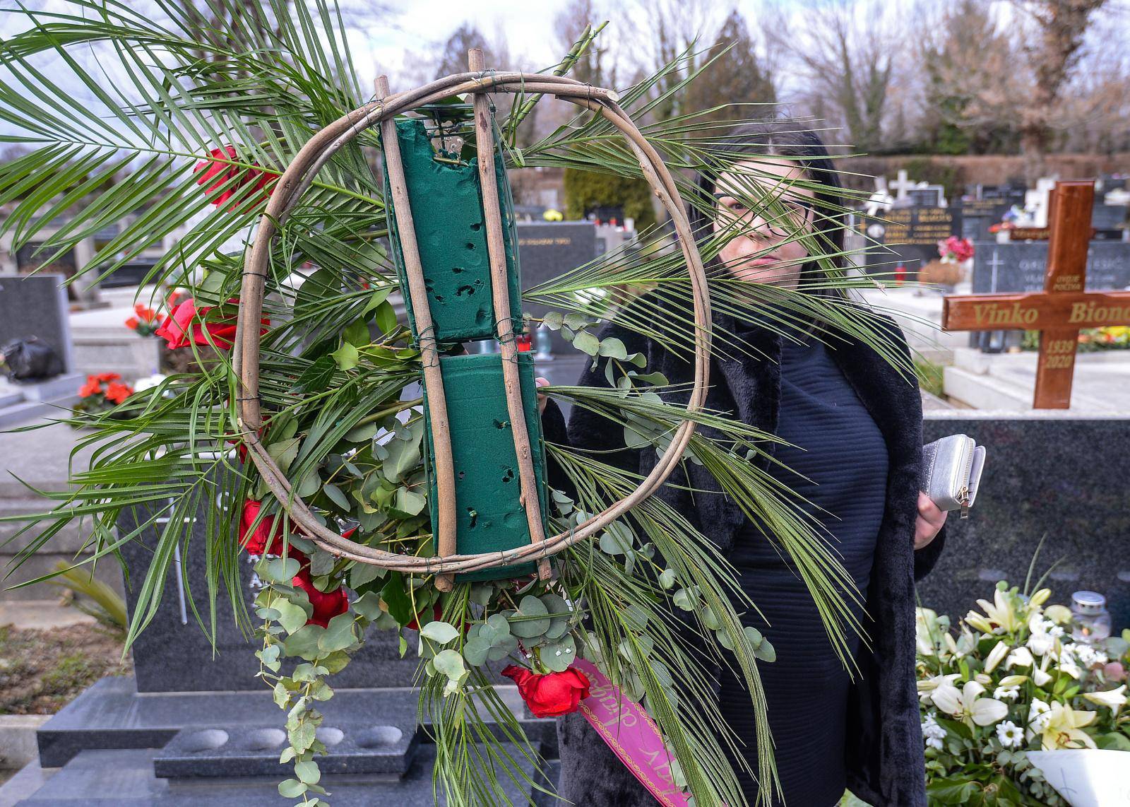 'Čim sam sahranila svog djeda, netko mu je pokrao grobnicu'