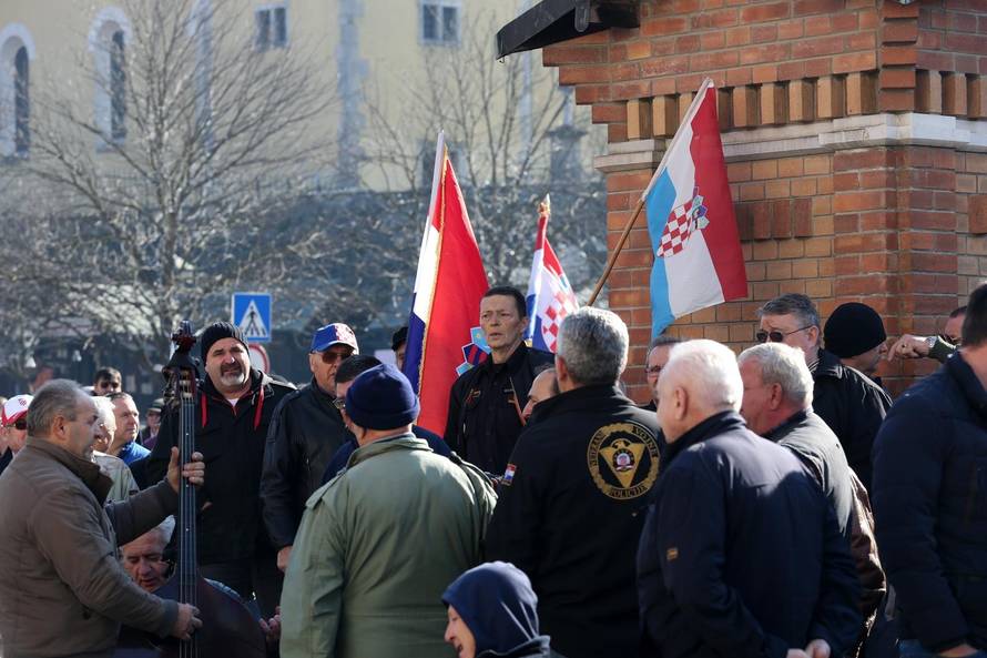 Prosvjed protiv Beljaka: Đuro Glogoški došao s autoradijem