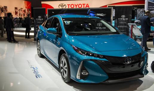 Nova ideja iz Toyote: Solarni Prius stalno se puni strujom