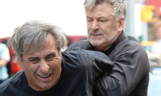 Još jednom je 'pukao': Bijesni Alec Baldwin napao fotografa