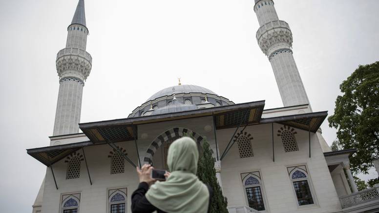 Ministar Gerald Darmanin pohvalio se da je u Francuskoj zatvorena još 21 džamija