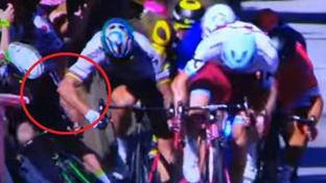 Mark Cavendish unakazio lice, slomio rebro i odvozio do kraja
