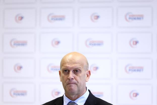 Zagreb: Ivica Kukavica o prijavi protiv trgovackog lanca Kaufland zbog plakata na hindskom jeziku.