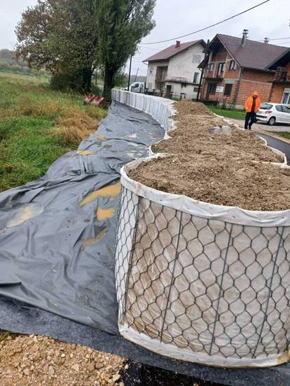 FOTO Sava se izlila iz korita u Zagrebu, Kupa raste i stvara nemile probleme u Karlovcu