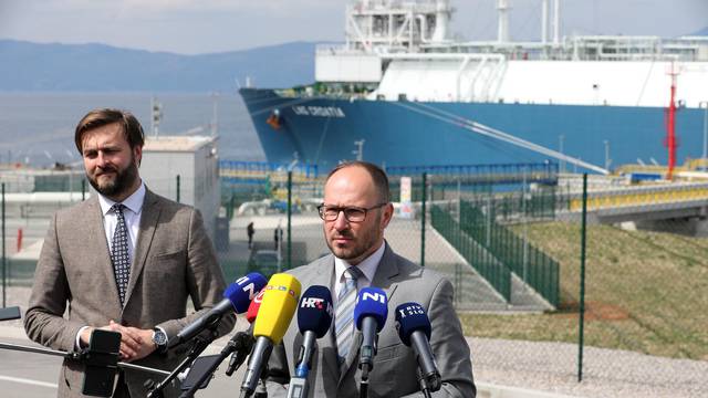 Tomislav Ćorić i Jernej Vrtovec posjetili su LNG terminal u Omišlju