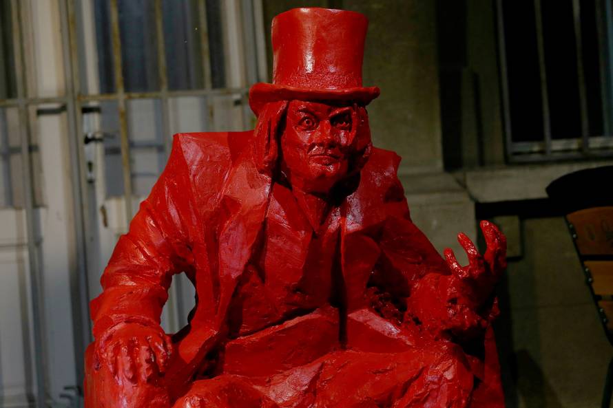 Dino Dvornik dobio spomenik: Crven je i izliven u poliesteru