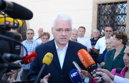 Josipović Kolindi: S Wikipedije čitaš jer nemaš pojma o obrani