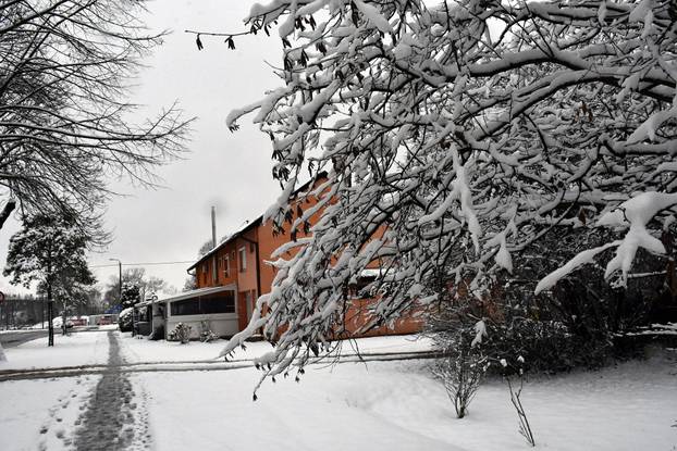 Prava zimska idila na ulicama Slavonskog Broda