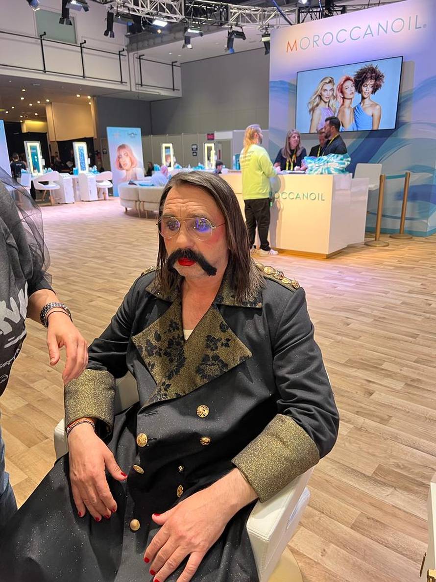 Mrle objavio fotografiju iz svoje sobe u sretnim gaćicama: Za sve obožavatelje ima jednu molbu