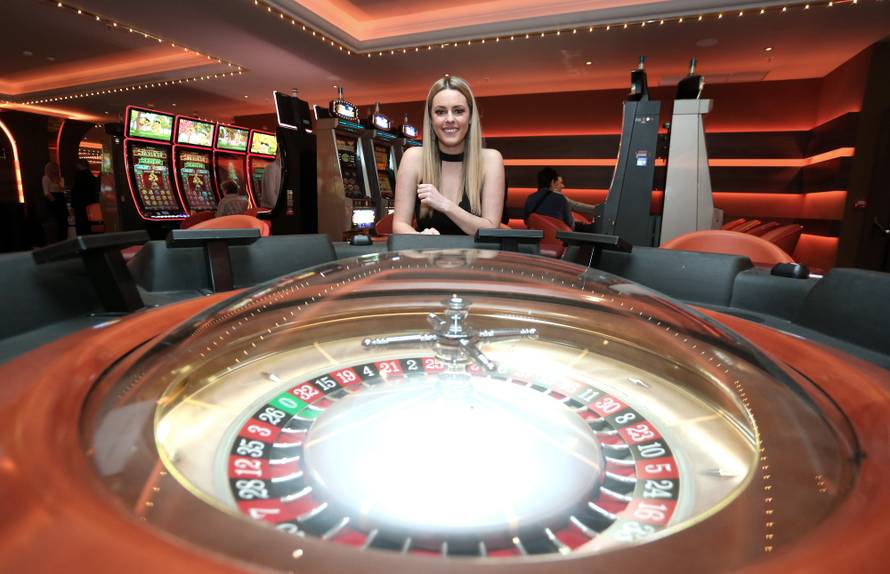 Preskočila je teški trening kod muža? Indiri se nazire trbuščić