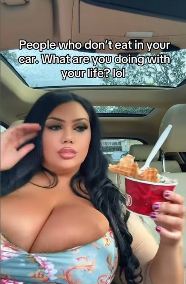 FOTO Bujno, bujnije - Alex! 'Ja sam velika cura.  Zaslužujemo se zabavljati. Znaju me vrijeđati...'