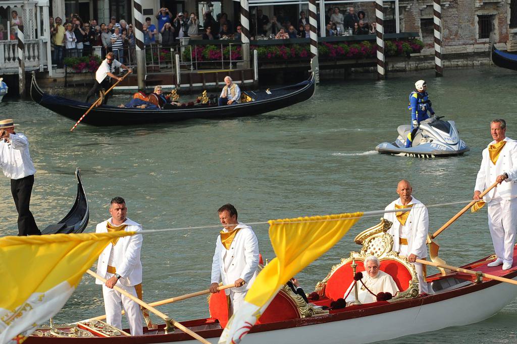 Papa Benedikt XVI. posjetio je Veneciju te se vozio gondolom