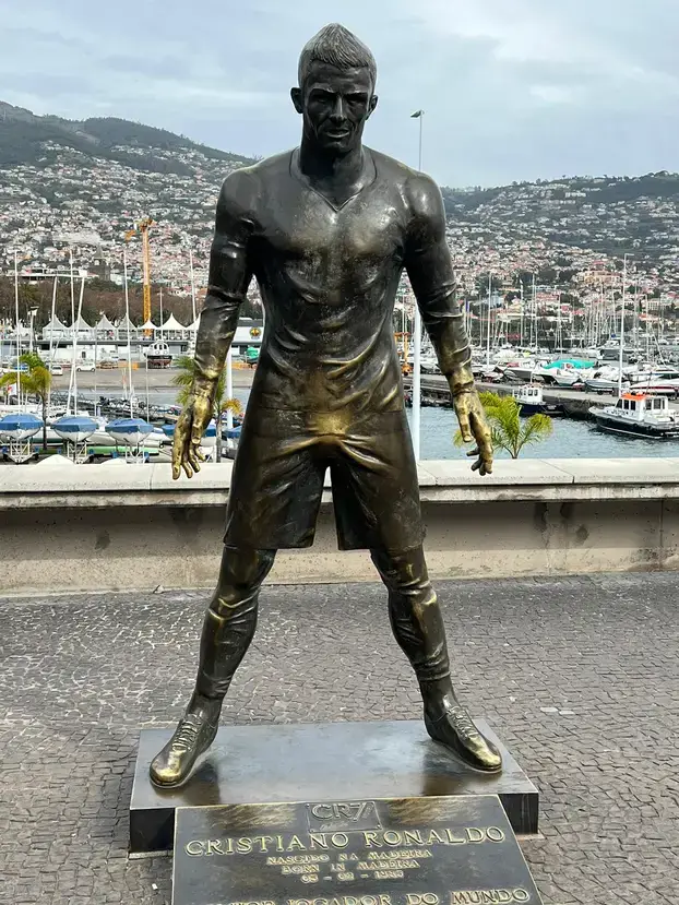 FOTO Ronaldo, jesi to ti? Ovo su najčudniji spomenici sportaša