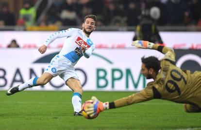 Milan posustao protiv Napolija: Igrali su Strinić, Rog i Pašalić