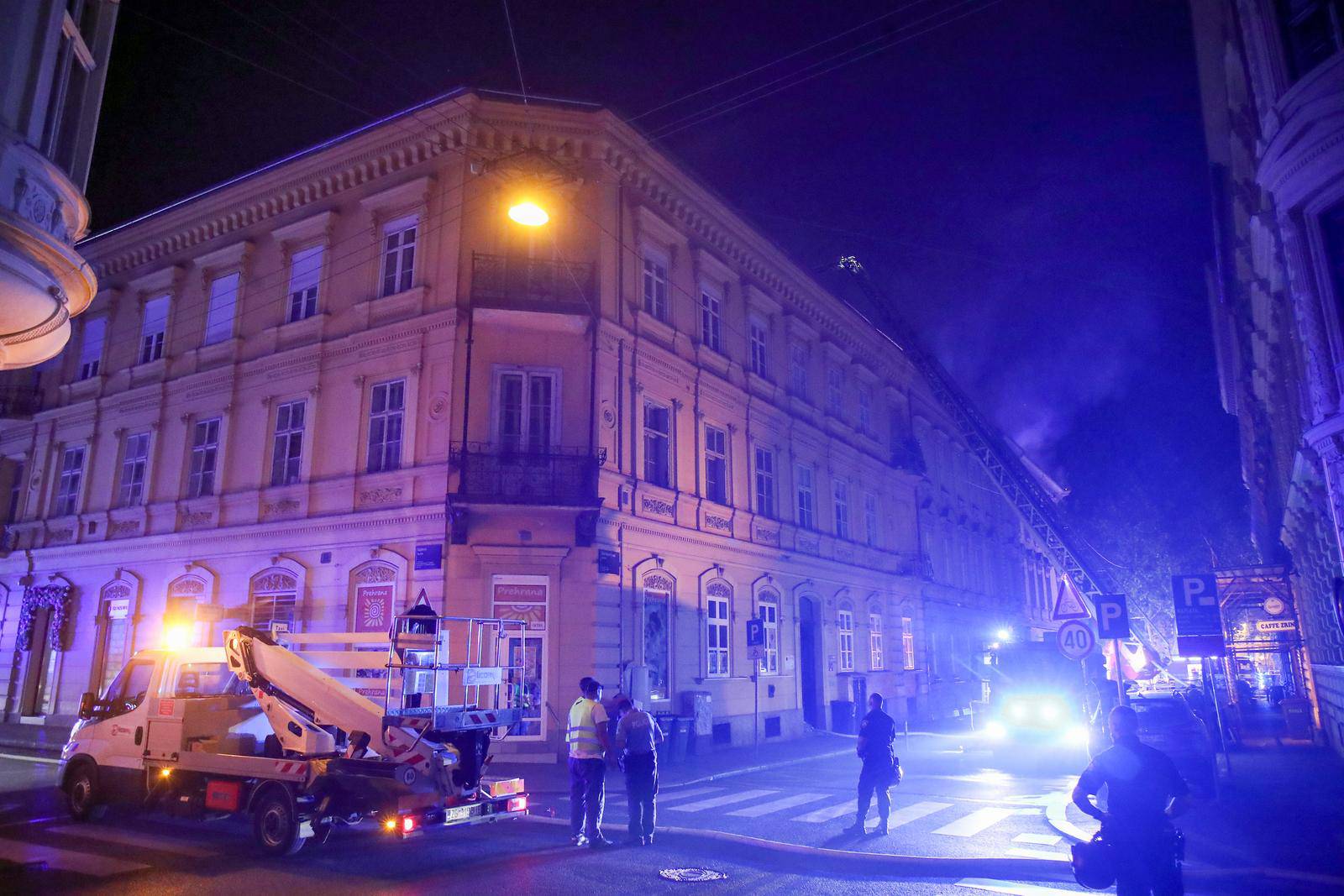 Zagreb: Na krovištu zgrade na Zrinjevcu buknuo požar