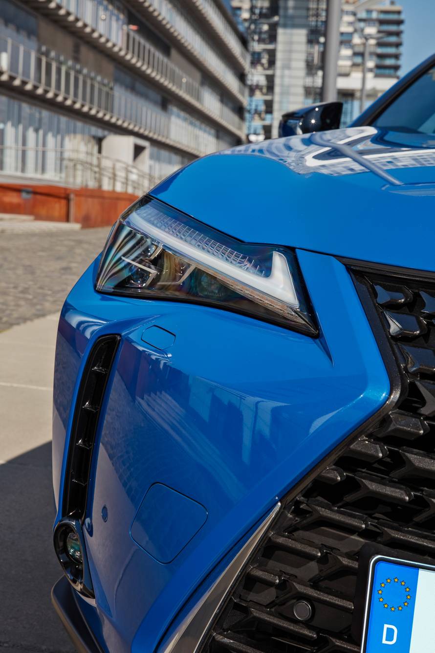 Električni Lexus s jamstvom na bateriju do milijun kilometara