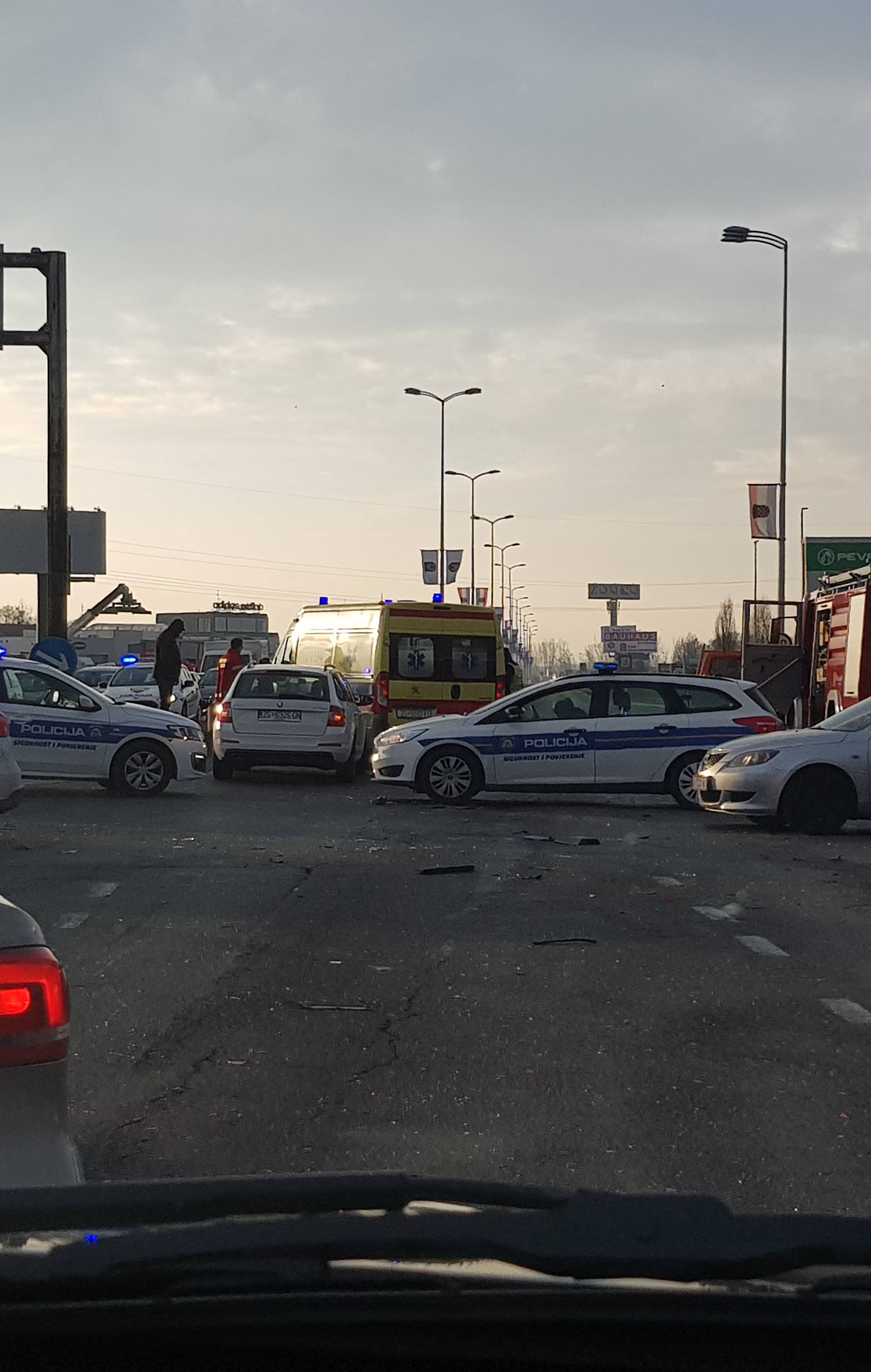 Teška prometna nesreća u Zagrebu: Poginula je žena