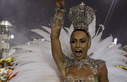 Zbog velike gužve ljudi su na karnevalu u Riju gubili svijest