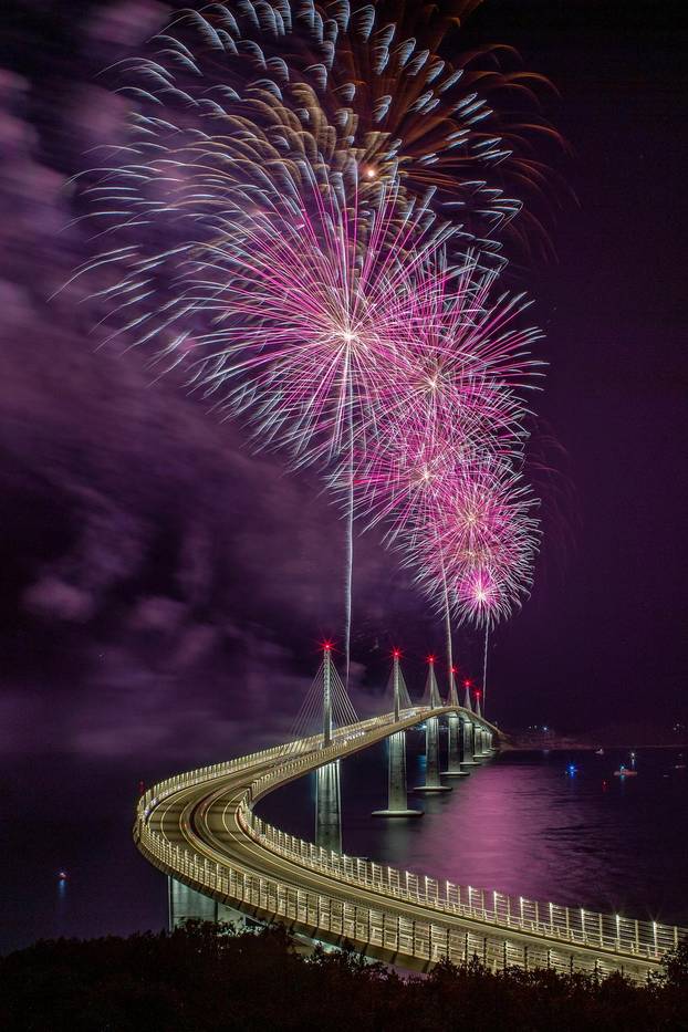 Vatromet nakon svečanosti otvorenja Pelješkog mosta