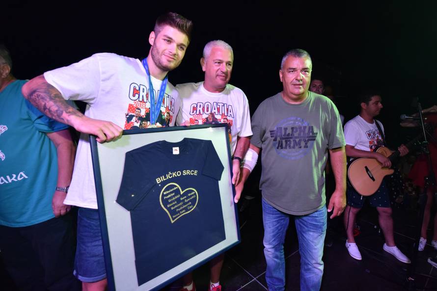 MjeÅ¡tani Bilica organizirali doÄek za srebrnog reprezentativca Duju Äaletu-Cara