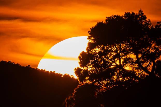 Split: Zalazak sunca iznad uvale Kašjuni