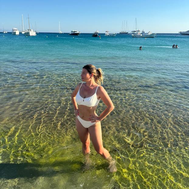 FOTO Fatalna plavuša tečno govori čak četiri jezika, a prije novinarstva bila je konobarica