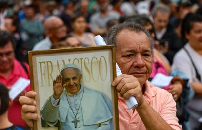 Vatikan: Papa Franjo stabilno, dobro se odmorio tijekom noći