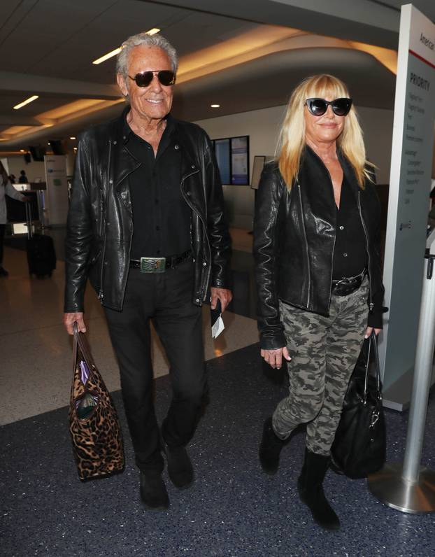 Suzanne Somers i Alan Hamel dolaze na aerodrom LAX u Los Angelesu 