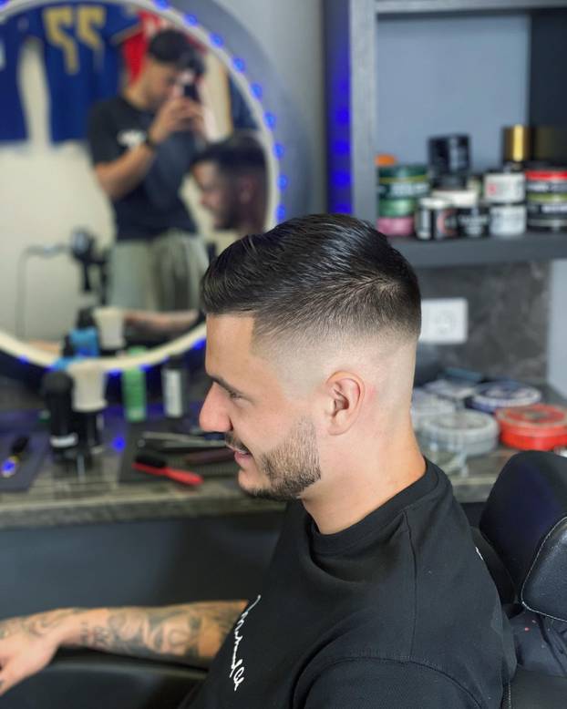 FOTO Tko je brijač 'vatrenih'? Uspio je nagovoriti Modrića na promjenu: 'Perišić? Boljelo me'