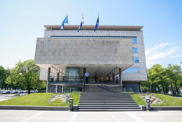 Dojava o bombi u gradskom poglavarstvu.