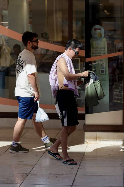 Zadru smeta golišavost u centru grada. A turisti ne slušaju...