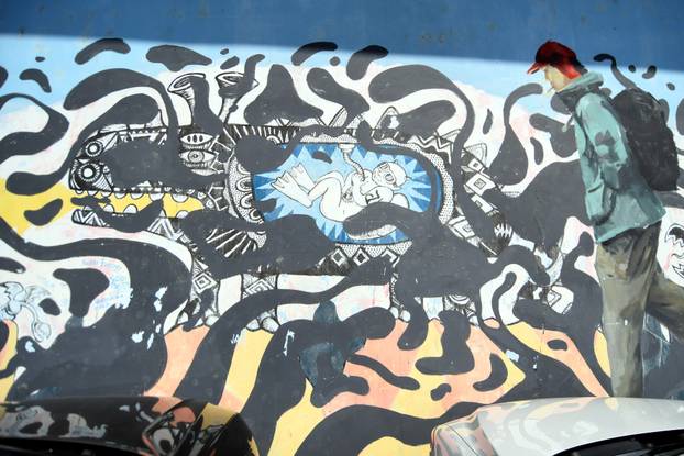 Bjelovar: Murali na pročelju sportske dvorane Srednje škole