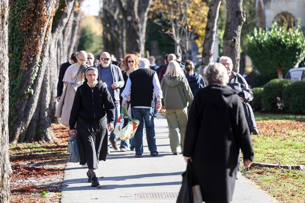 Zagreb: Svi sveti groblja poznatih osoba