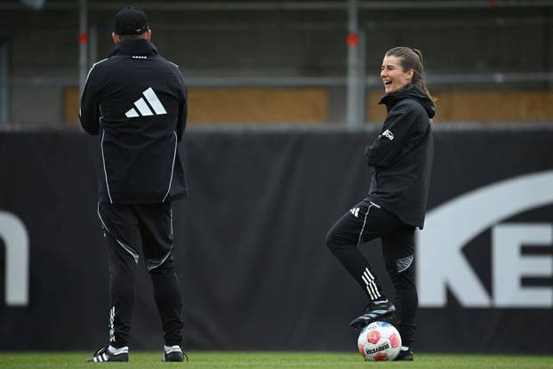 1. FC Union Berlin Training -  Interim coach Marie-Louise Eta leads training session