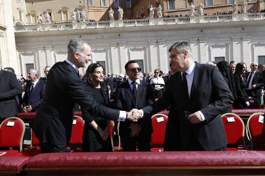 UŽIVO Sprovod pape Franje: Milanović u 1. redu uz Trumpa, susreo se s kraljem Španjolske