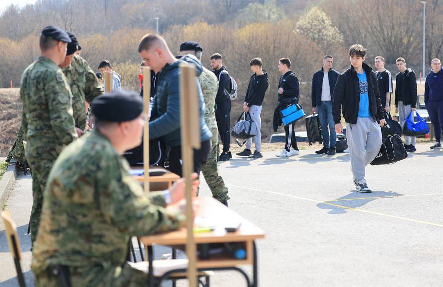 Ministar Anušić i general Kundid na prvom danu TVO-a na Slunju