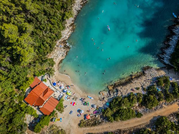 Plaža Žitna, Korčula - Zavalatica snimljena iz zraka 