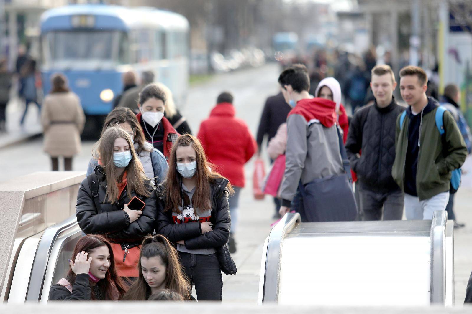 Zagreb: Sve veći broj zaraženih, građani se opustili