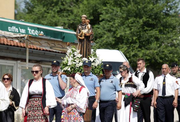 Velikom procesijom u Kninu obiljeÅ¾en blagdan Svetog Antuna Padovanskog