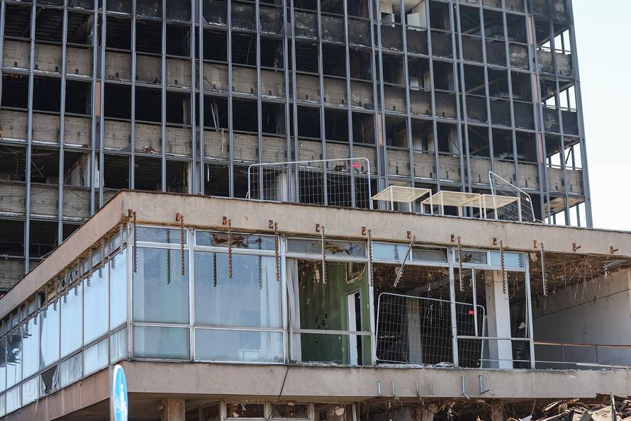 Vjesnikov neboder radnici pripremaju za rušenje