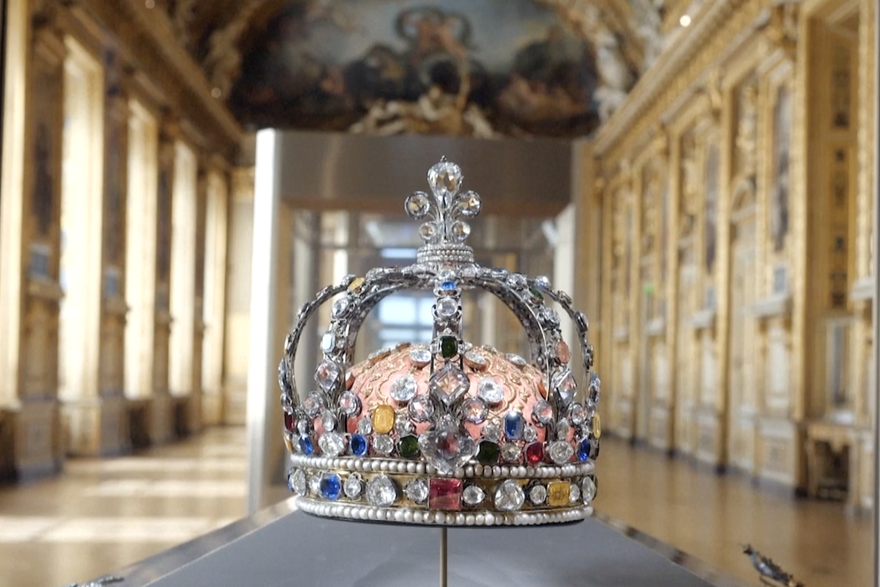 Kako su nestali neprocjenjivi dragulji iz Louvrea? Ukrali su ih za 7 minuta, razbila im se kruna