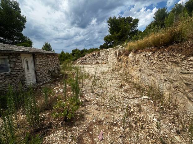 FOTO Ovu kućicu od 28 kvadrata prodaju na Murteru za 480.000 eura: 'Može zamjena za Zagreb'