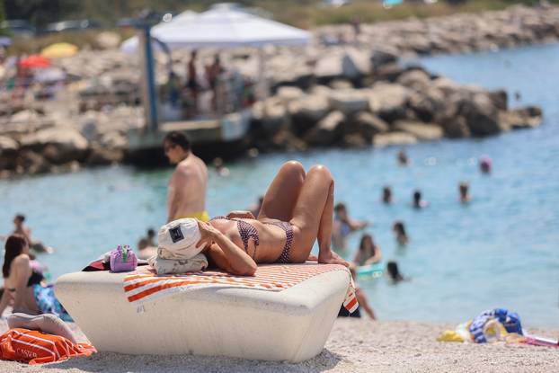 Split: 34 stupnja Celzijevih mnoge su Splićane natjerali na plaže