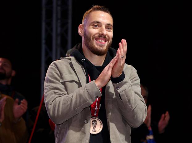 Vatreni Stigli u Split, dočekalo ih tisuće navijača