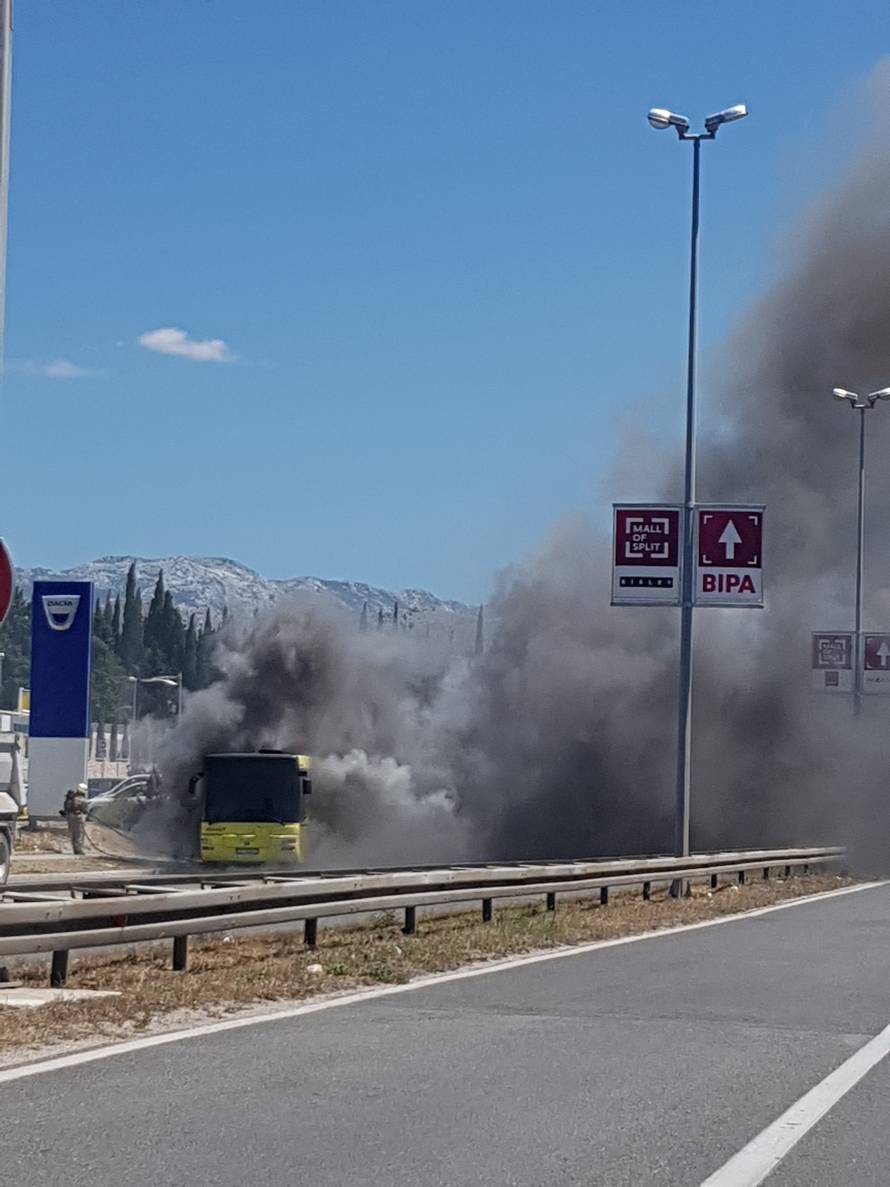 Buktinja u Splitu: 'Bježite svi van, cijeli autobus će izgorjeti!'