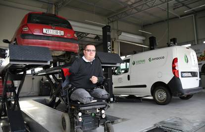 Bez obje noge i ruke ostvario je svoj san i otvorio radionu: Ima pet radnika, tri s invaliditetom