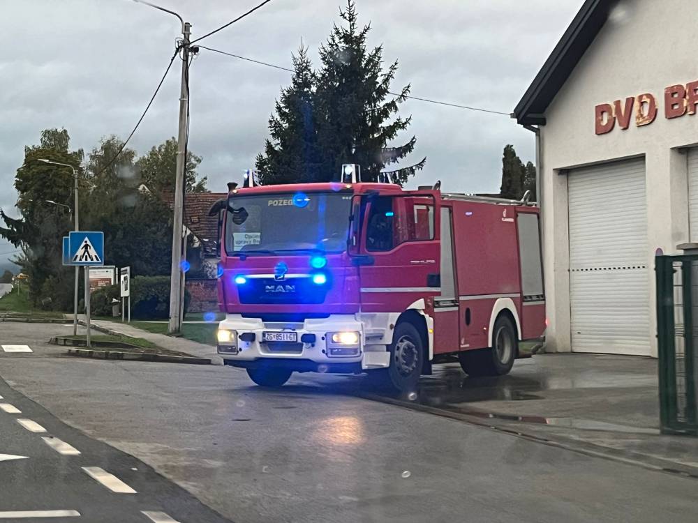 VIDEO Buktinja u Požegi: Vatra zahvatila garažu, kotlovnicu i drvarnicu, oštećena je i kuća